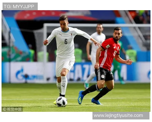 本坦库尔因铲球染红离场乌拉圭队在友谊赛中以1比5落后美国队